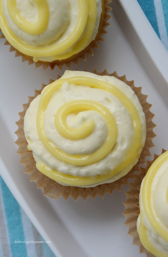 Sitron cupcakes med kokos frosting og lemon curd. – kaker laget hjemme